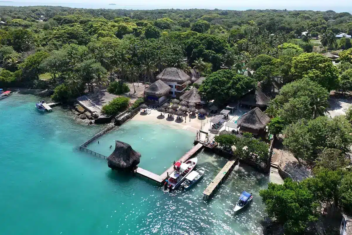 Vista aérea de Isla del Sol en el Parque Nacional Corales del Rosario